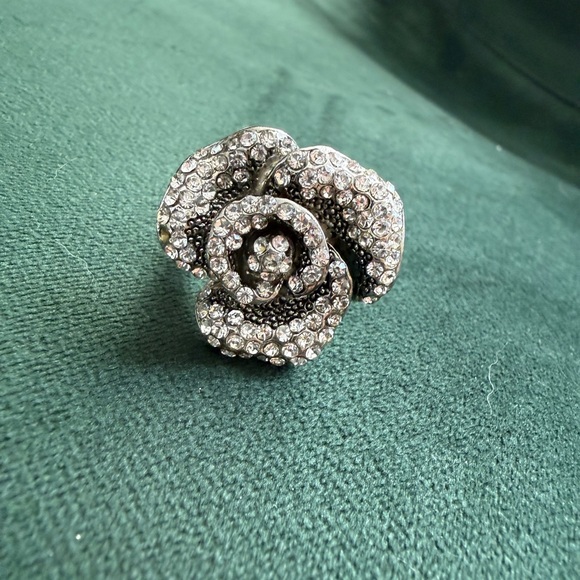 Rhinestone Rose Cocktail Ring - Picture 2 of 5